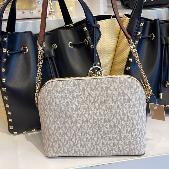 MICHAEL KORS Jet Set Medium Logo Dome Satchel Crossbody
Vanilla
NWT - Picture 11 of 16